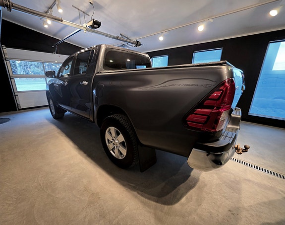 Toyota HiLux 8 of 26