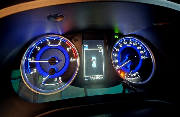 Toyota HiLux 13 of 26