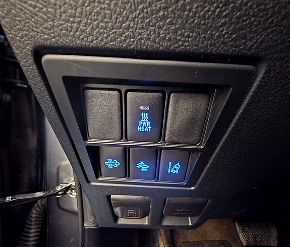 Toyota HiLux 18 of 26