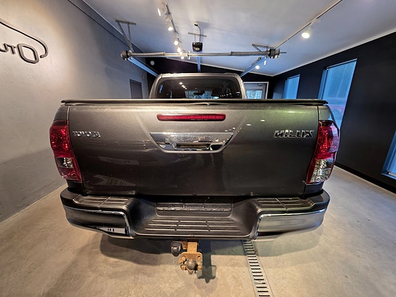 Toyota HiLux 7 of 26