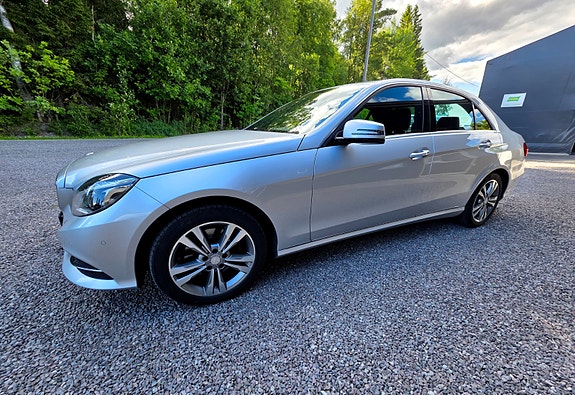 Mercedes-Benz E250 3 of 21