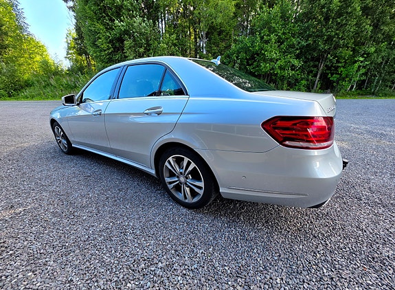 Mercedes-Benz E250 4 of 21