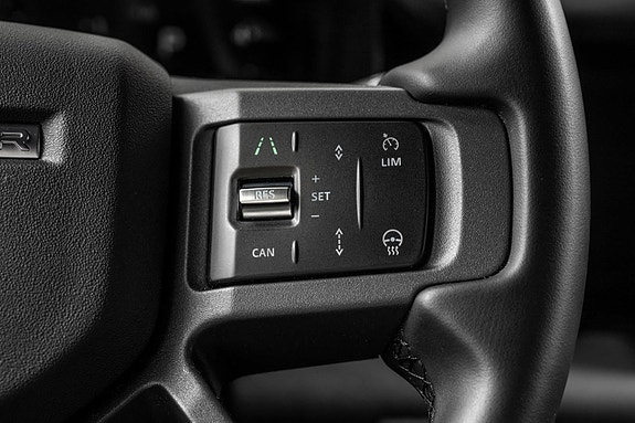 Land Rover Defender 110 20 of 30