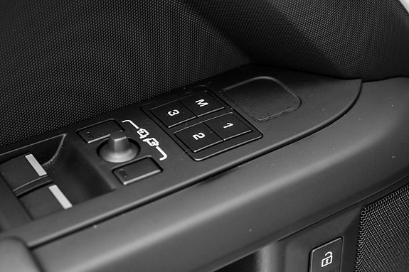 Land Rover Defender 110 29 of 30