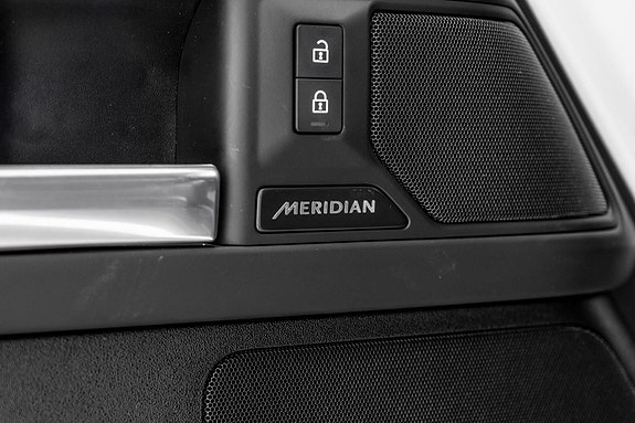 Land Rover Defender 110 28 of 30