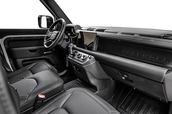 Land Rover Defender 110 11 of 30