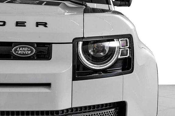 Land Rover Defender 110 15 of 30