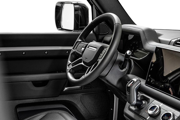Land Rover Defender 110 12 of 30