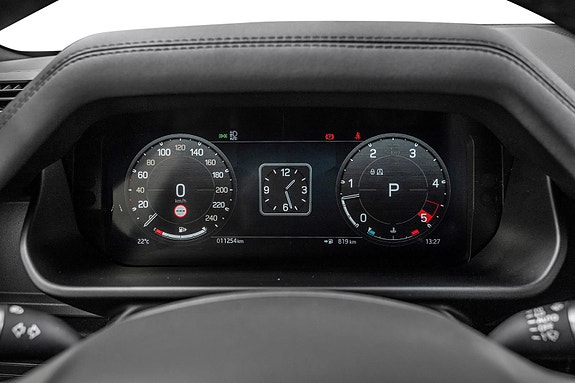 Land Rover Defender 110 21 of 30