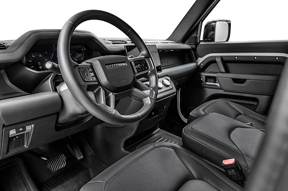 Land Rover Defender 110 8 of 30