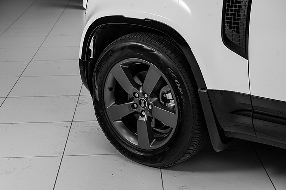 Land Rover Defender 110 7 of 30