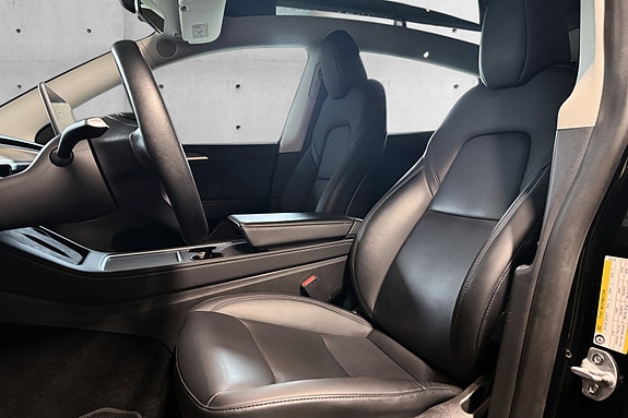 Tesla Model Y 17 of 21