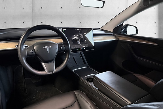 Tesla Model Y 8 of 21
