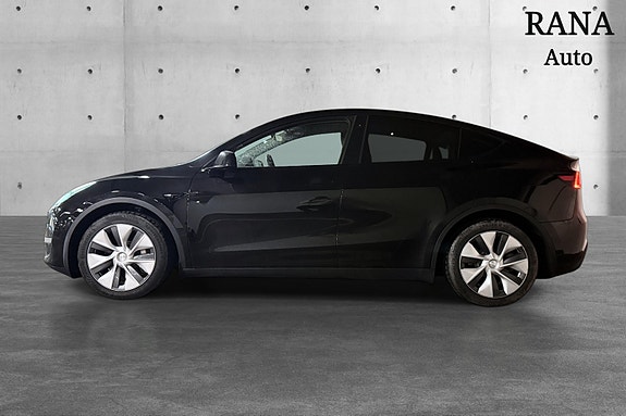 Tesla Model Y 7 of 21