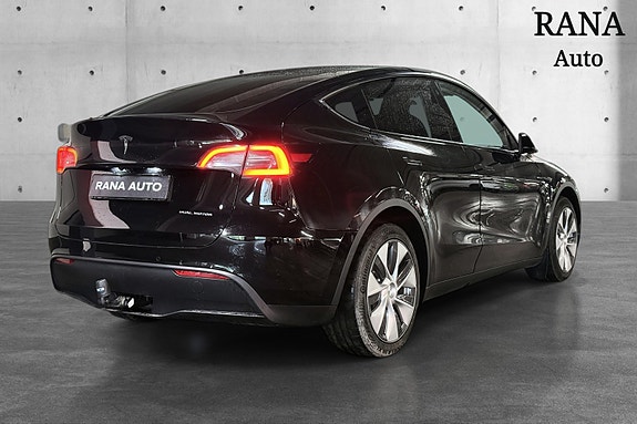 Tesla Model Y 4 of 21