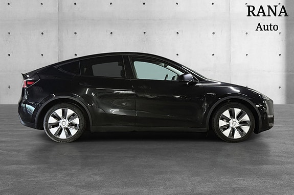 Tesla Model Y 6 of 21