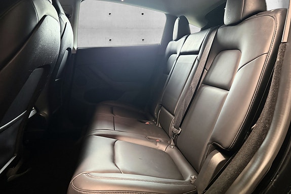 Tesla Model Y 20 of 21