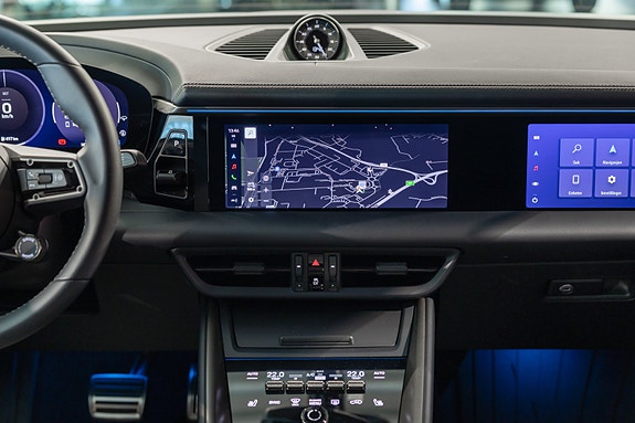 Porsche Macan 24 of 30