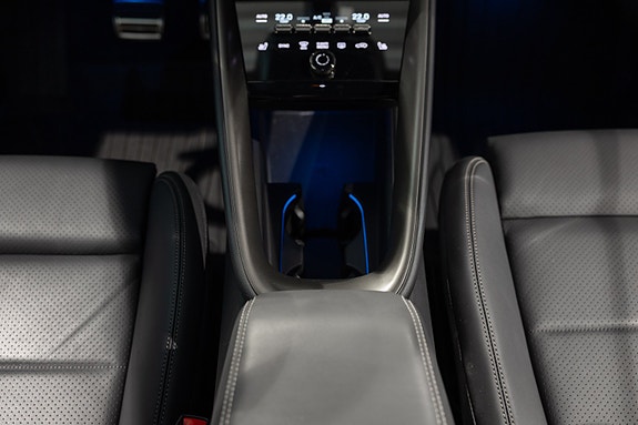 Porsche Macan 25 of 30