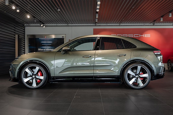 Porsche Macan 2 of 30