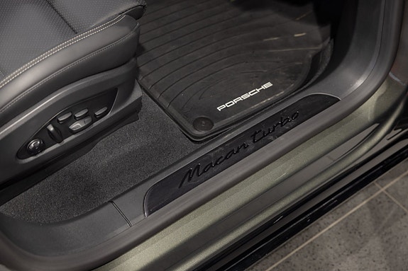 Porsche Macan 18 of 30