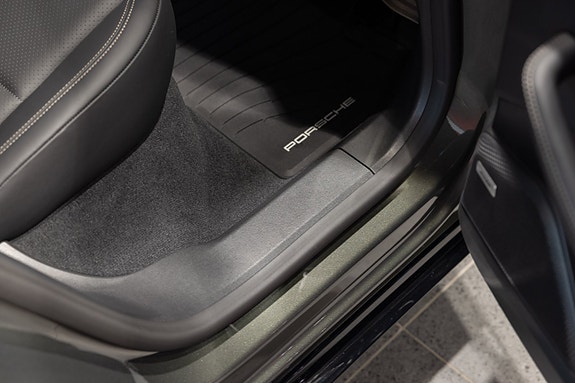 Porsche Macan 17 of 30