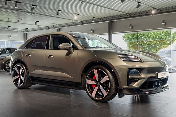 Porsche Macan 7 of 30