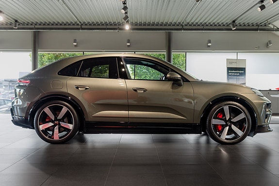 Porsche Macan 6 of 30