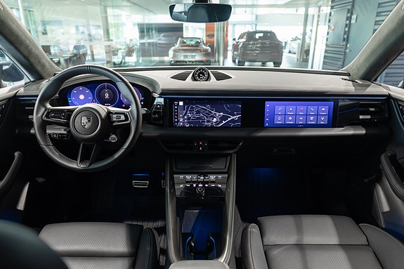 Porsche Macan 23 of 30