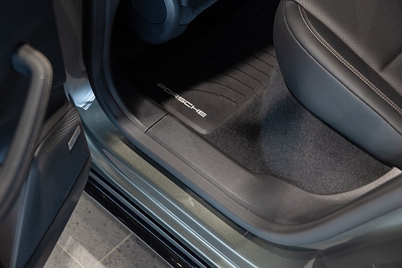 Porsche Macan 16 of 30
