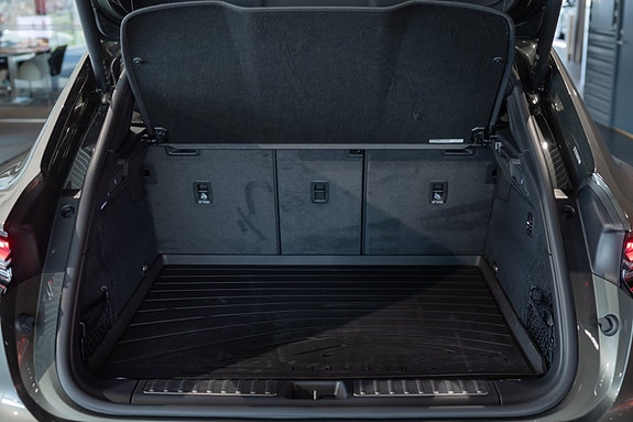 Porsche Macan 27 of 30