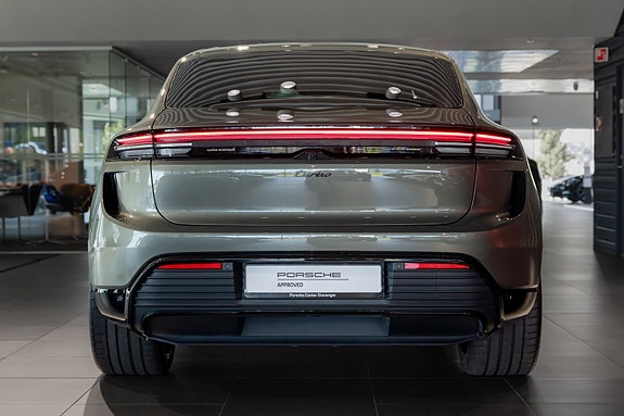 Porsche Macan 4 of 30