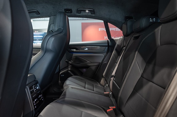 Porsche Macan 26 of 30