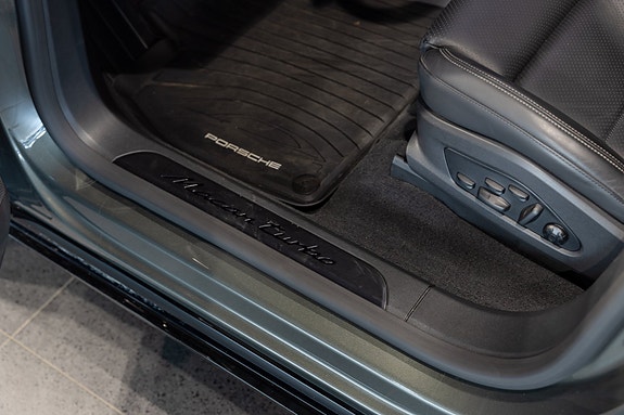 Porsche Macan 15 of 30