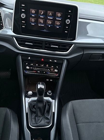 Volkswagen T-Roc 14 of 15