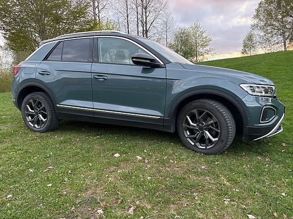 Volkswagen T-Roc 2 of 15