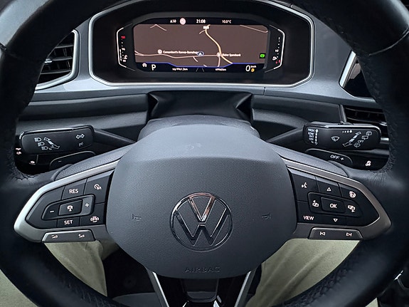 Volkswagen T-Roc 15 of 15