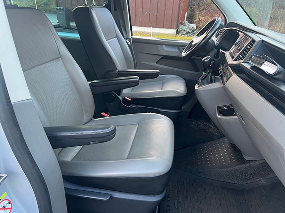 Volkswagen Transporter 12 of 26
