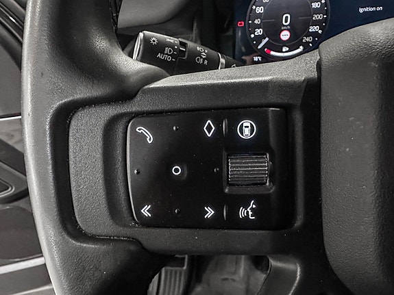 Land Rover Defender 110 19 of 30