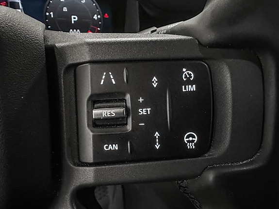 Land Rover Defender 110 20 of 30