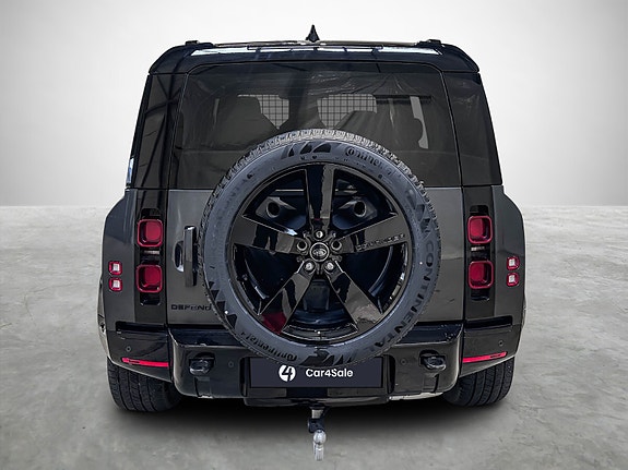 Land Rover Defender 110 4 of 30