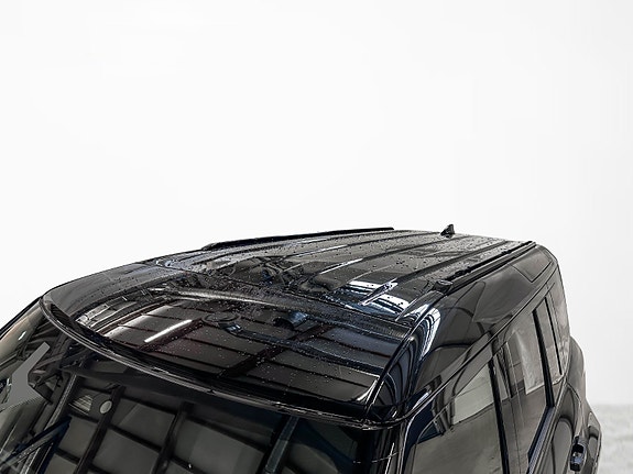 Land Rover Defender 110 9 of 30