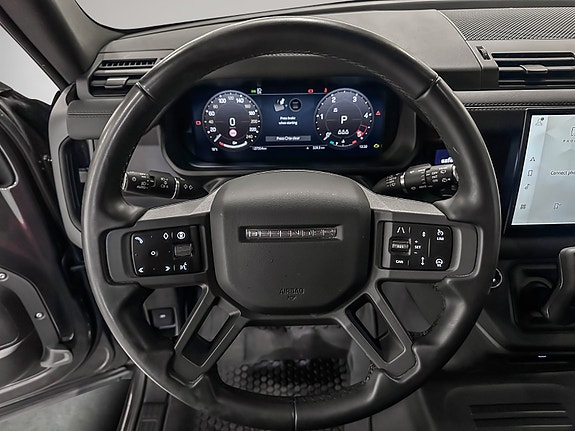 Land Rover Defender 110 17 of 30