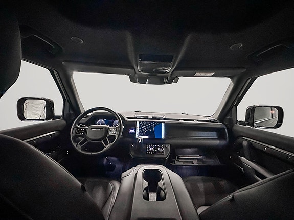 Land Rover Defender 110 15 of 30