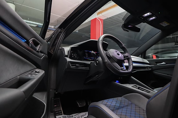 Volkswagen Golf VIII 27 of 30