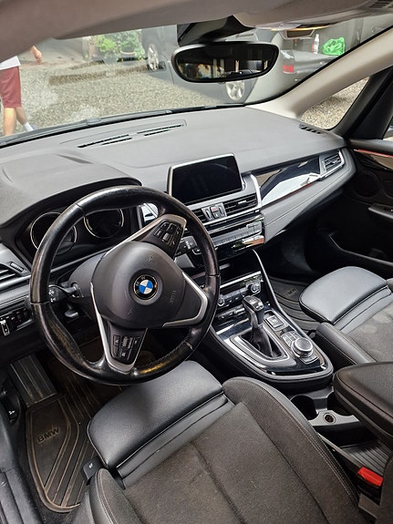 BMW 225xe 7 of 24
