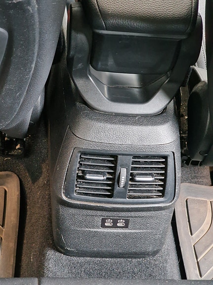 BMW 225xe 9 of 24