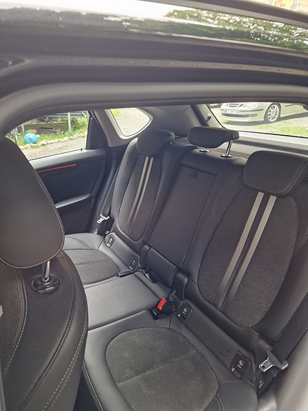 BMW 225xe 10 of 24