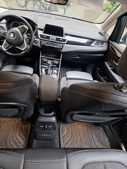 BMW 225xe 8 of 24