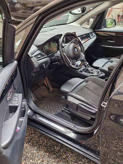BMW 225xe 6 of 24